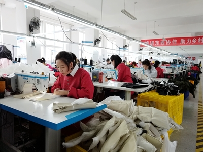 服裝行業(yè)的綠色轉(zhuǎn)型 張宇晶帶隊(duì)調(diào)研清水縣東西部協(xié)作工作，探索集采和服裝維修新路徑
